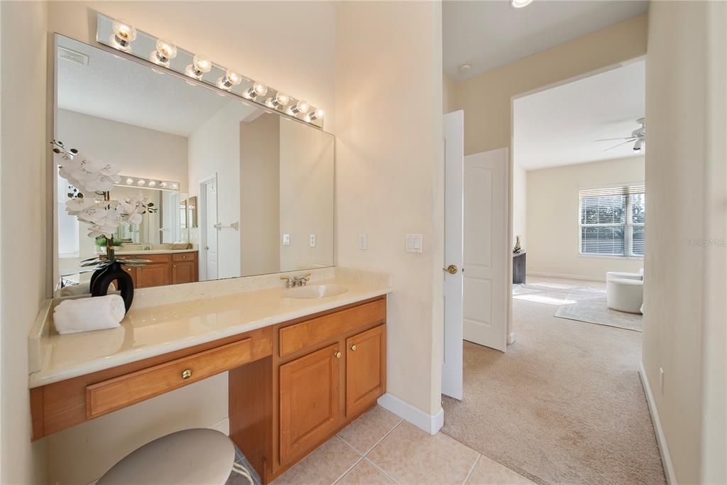 Под контрактом: $950,000 (5 спален, 3 ванн, 4191 Квадратных фут)