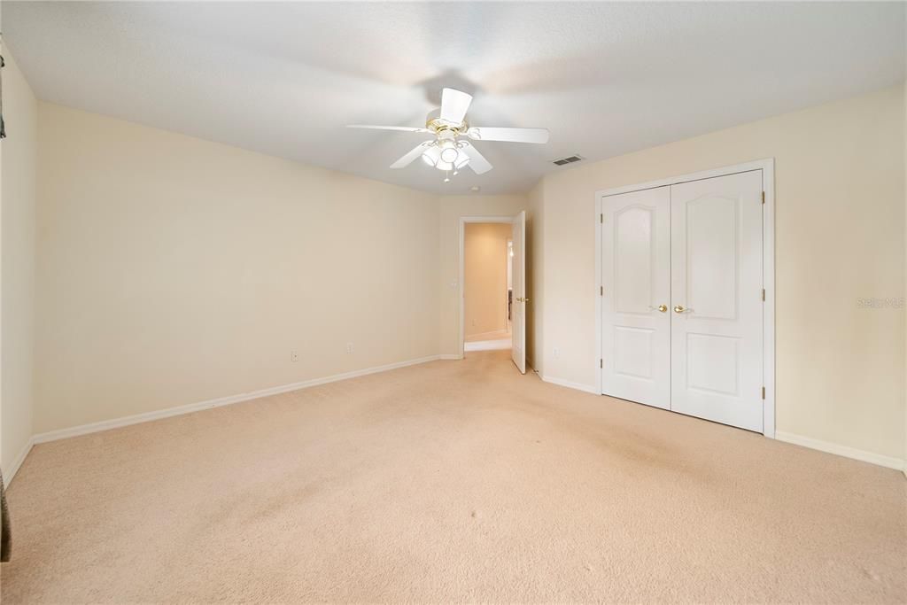 Под контрактом: $950,000 (5 спален, 3 ванн, 4191 Квадратных фут)