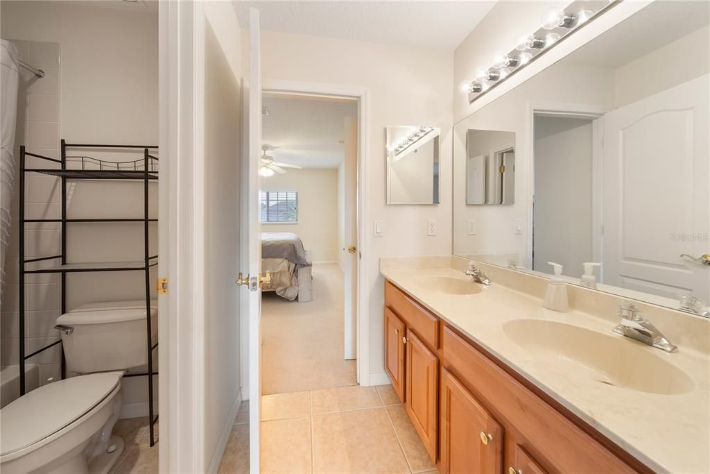 Под контрактом: $950,000 (5 спален, 3 ванн, 4191 Квадратных фут)