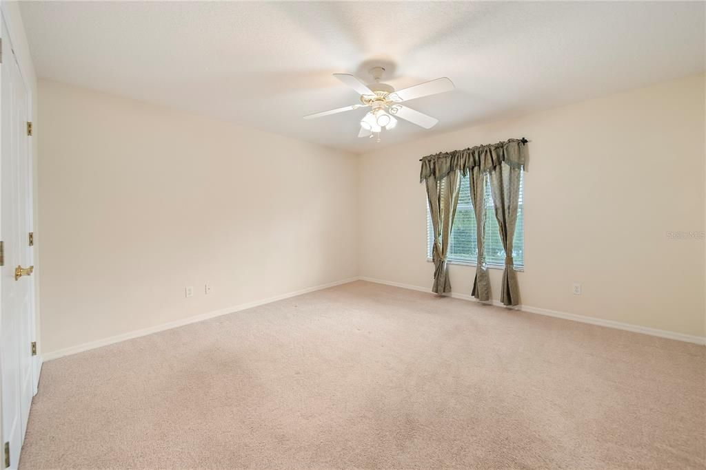 Под контрактом: $950,000 (5 спален, 3 ванн, 4191 Квадратных фут)