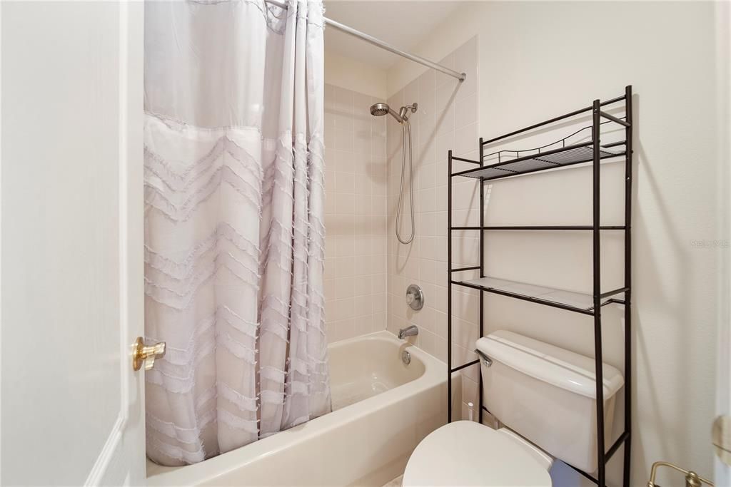 Под контрактом: $950,000 (5 спален, 3 ванн, 4191 Квадратных фут)