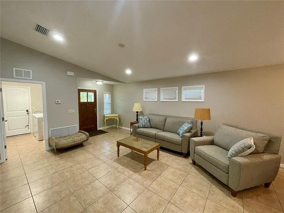 En Renta: $2,400 (3 camas, 2 baños, 1402 Pies cuadrados)