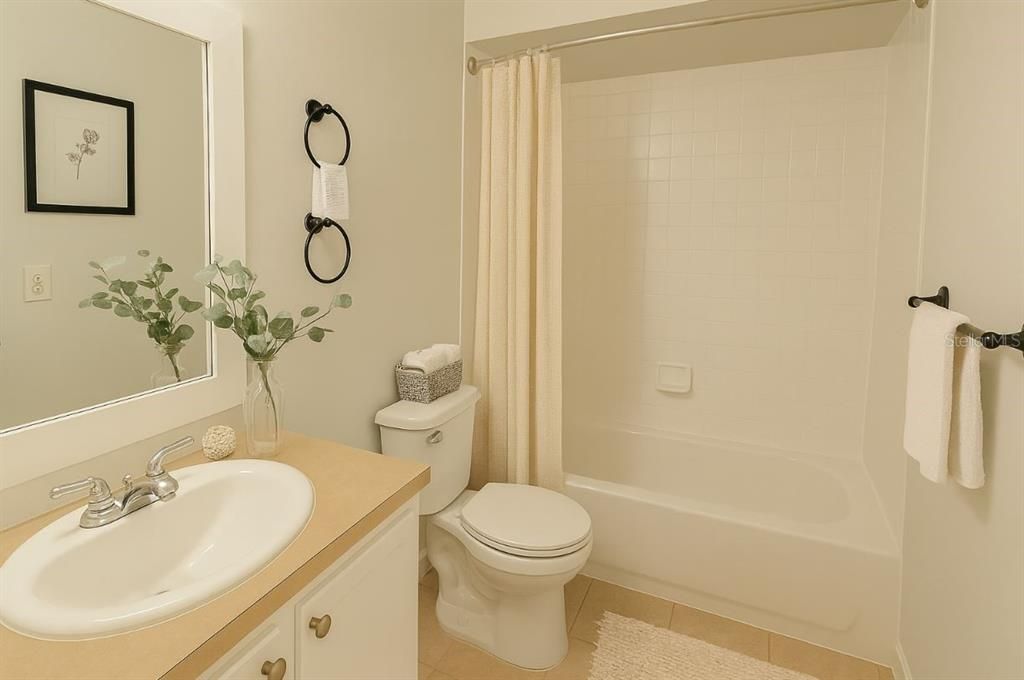 For Rent: $1,200 (2 beds, 1 baths, 800 Square Feet)