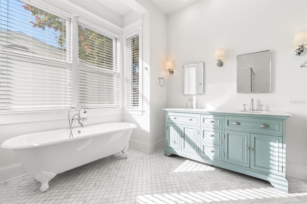 待售: $1,350,000 (3 贝兹, 2 浴室, 2656 平方英尺)