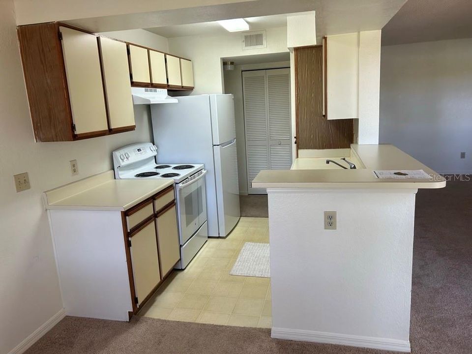 For Sale: $119,495 (1 beds, 1 baths, 673 Square Feet)