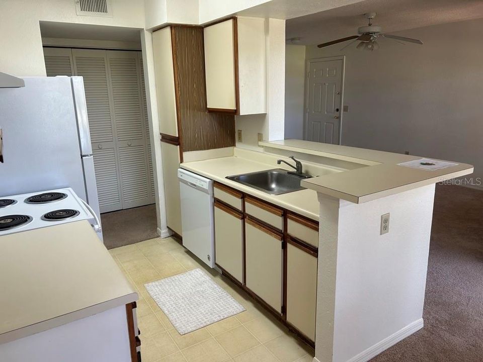 For Sale: $119,495 (1 beds, 1 baths, 673 Square Feet)