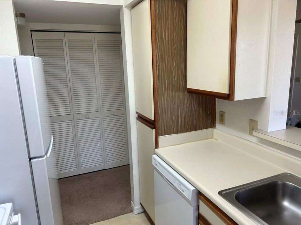 For Sale: $119,495 (1 beds, 1 baths, 673 Square Feet)