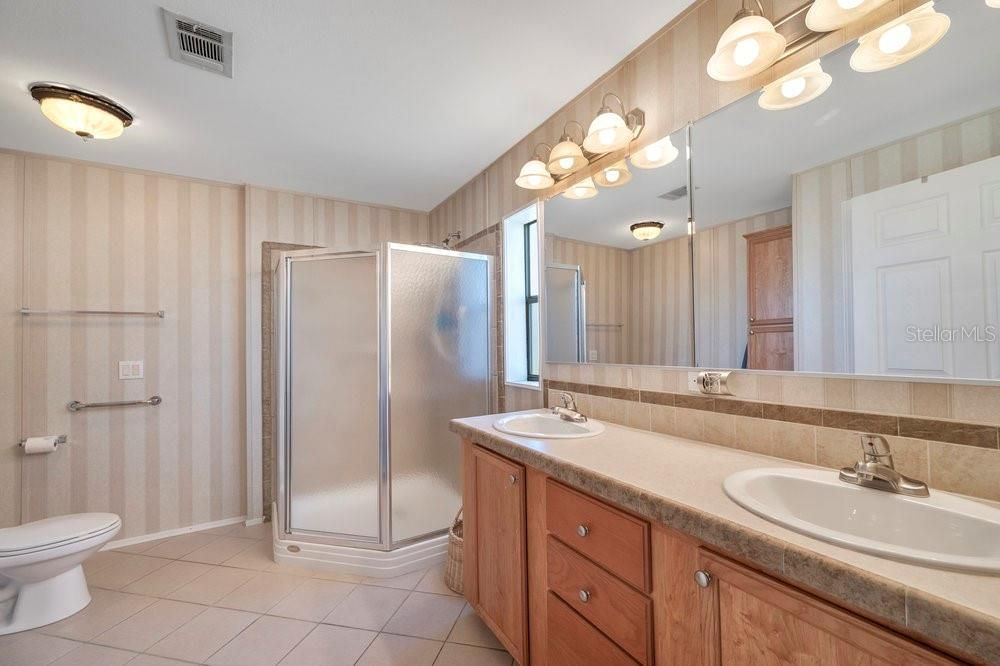 En Venta: $180,000 (3 camas, 2 baños, 1680 Pies cuadrados)