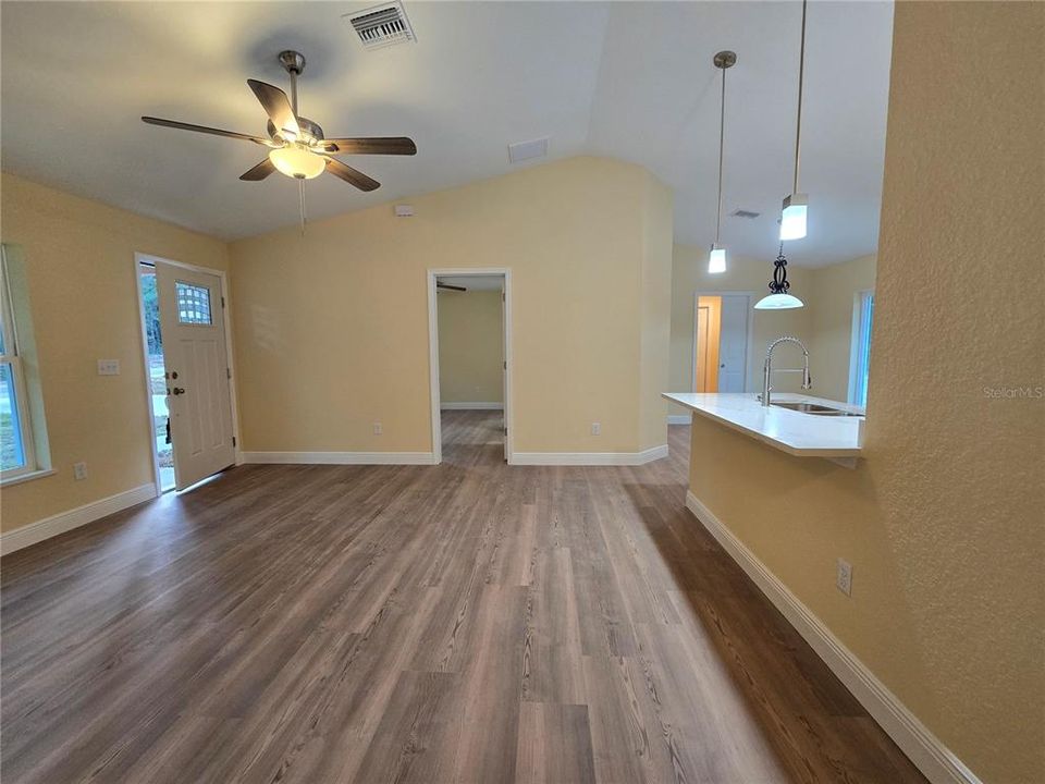 For Sale: $230,000 (3 beds, 2 baths, 1173 Square Feet)