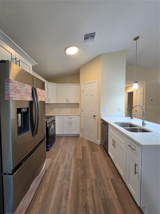 For Sale: $230,000 (3 beds, 2 baths, 1173 Square Feet)