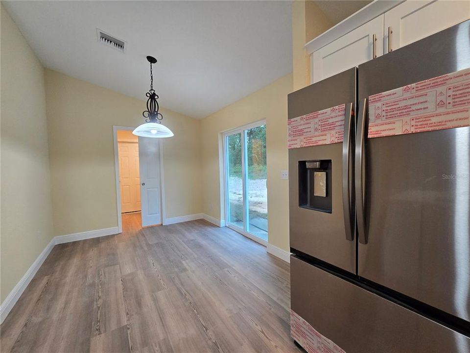 For Sale: $230,000 (3 beds, 2 baths, 1173 Square Feet)