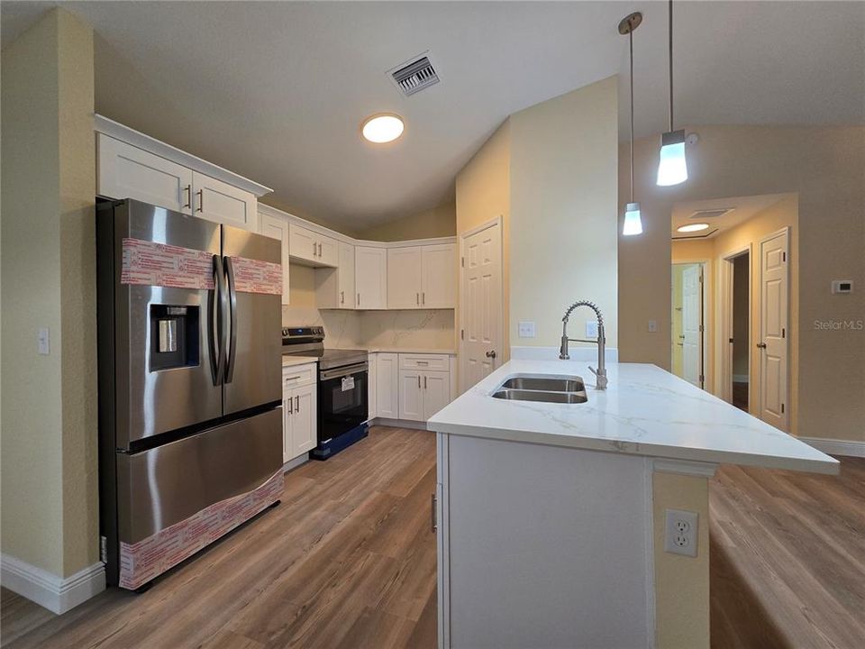 For Sale: $230,000 (3 beds, 2 baths, 1173 Square Feet)