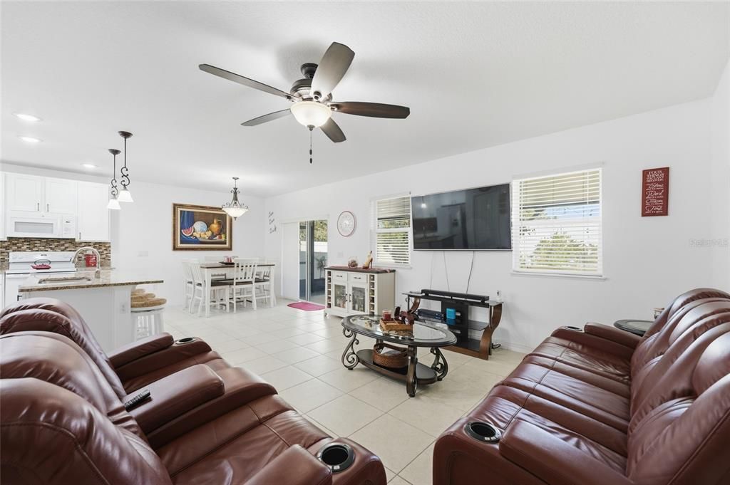 Active With Contract: $339,900 (3 beds, 2 baths, 1532 Square Feet)