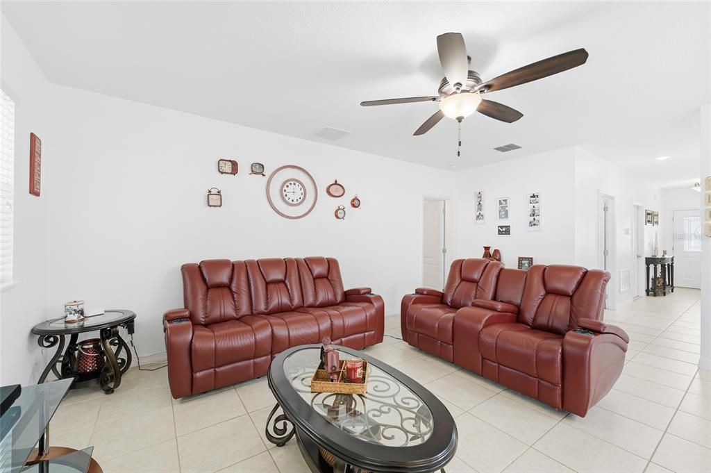Active With Contract: $339,900 (3 beds, 2 baths, 1532 Square Feet)