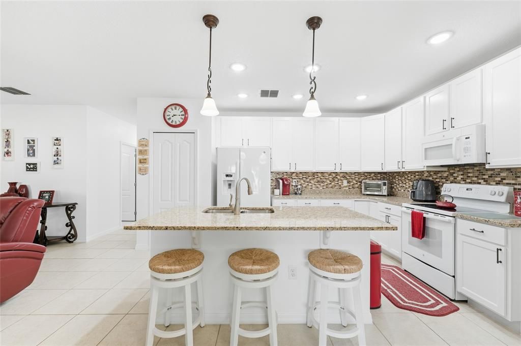 Active With Contract: $339,900 (3 beds, 2 baths, 1532 Square Feet)