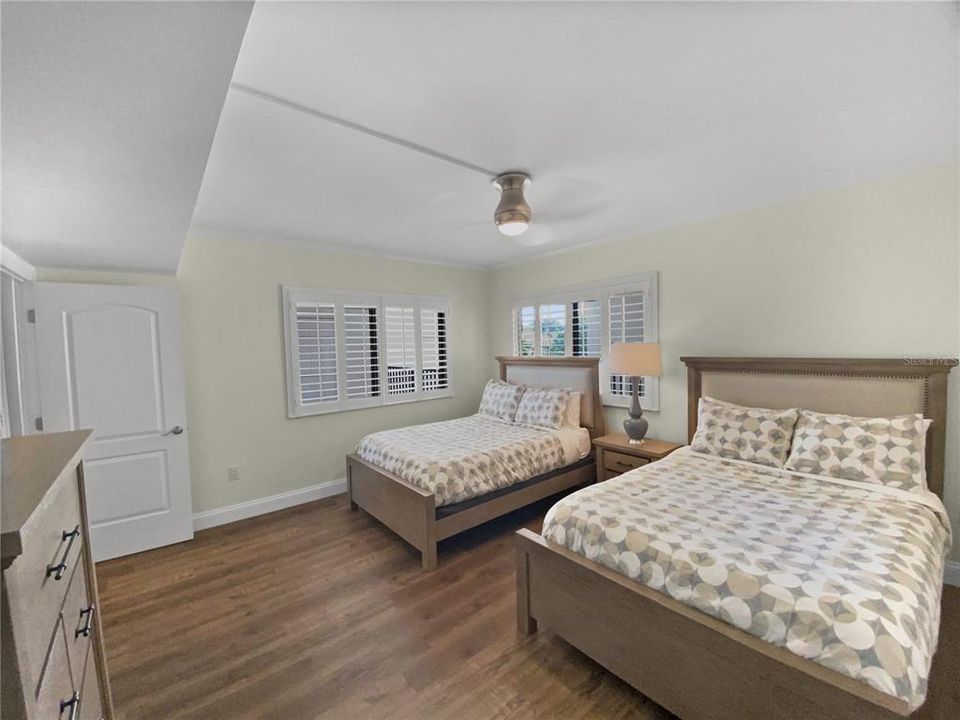 出租: $10,000 (2 贝兹, 2 浴室, 1957 平方英尺)