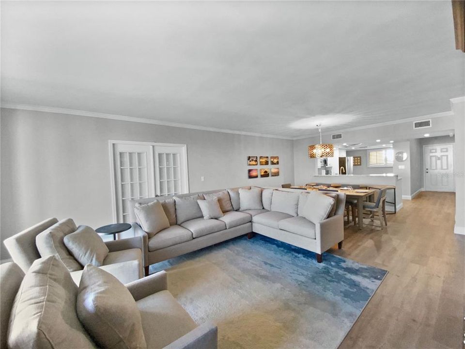 出租: $10,000 (2 贝兹, 2 浴室, 1957 平方英尺)