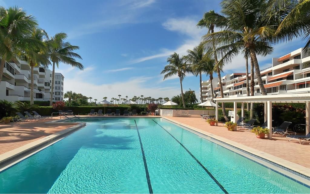 出租: $10,000 (2 贝兹, 2 浴室, 1957 平方英尺)