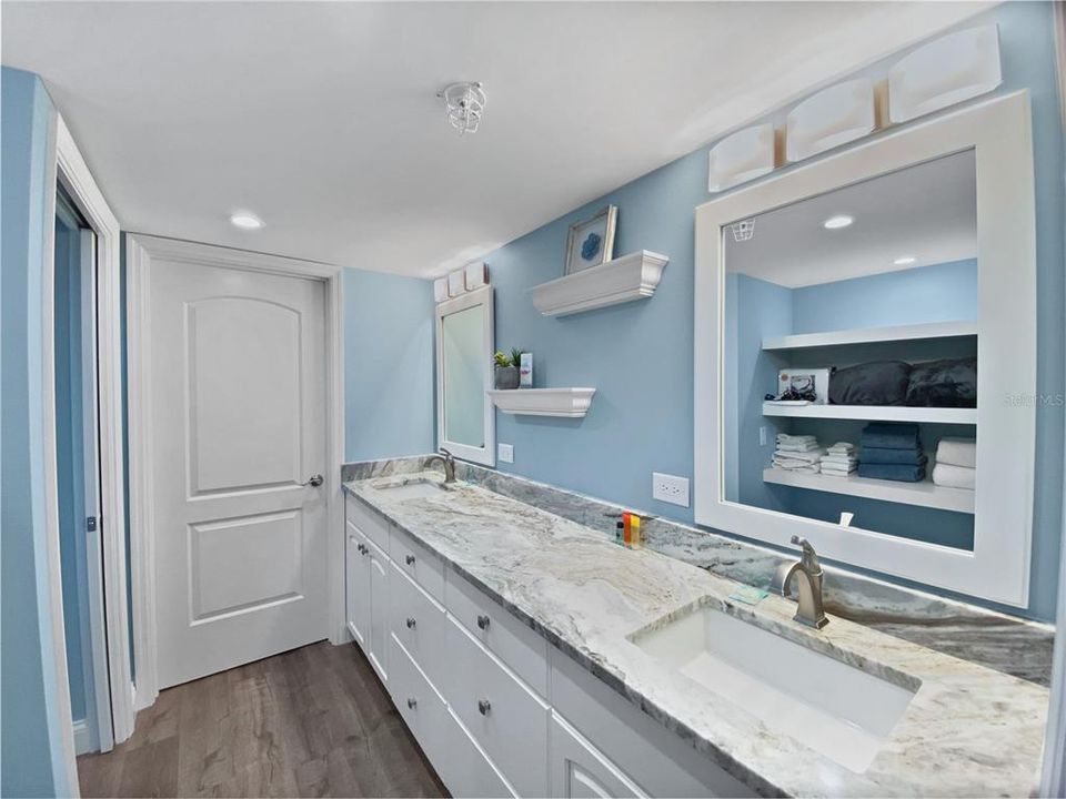 出租: $10,000 (2 贝兹, 2 浴室, 1957 平方英尺)