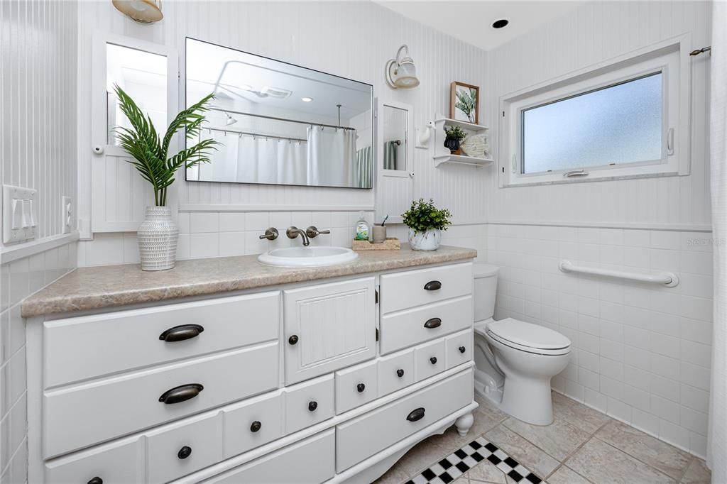 合同活跃: $459,900 (3 贝兹, 2 浴室, 1459 平方英尺)