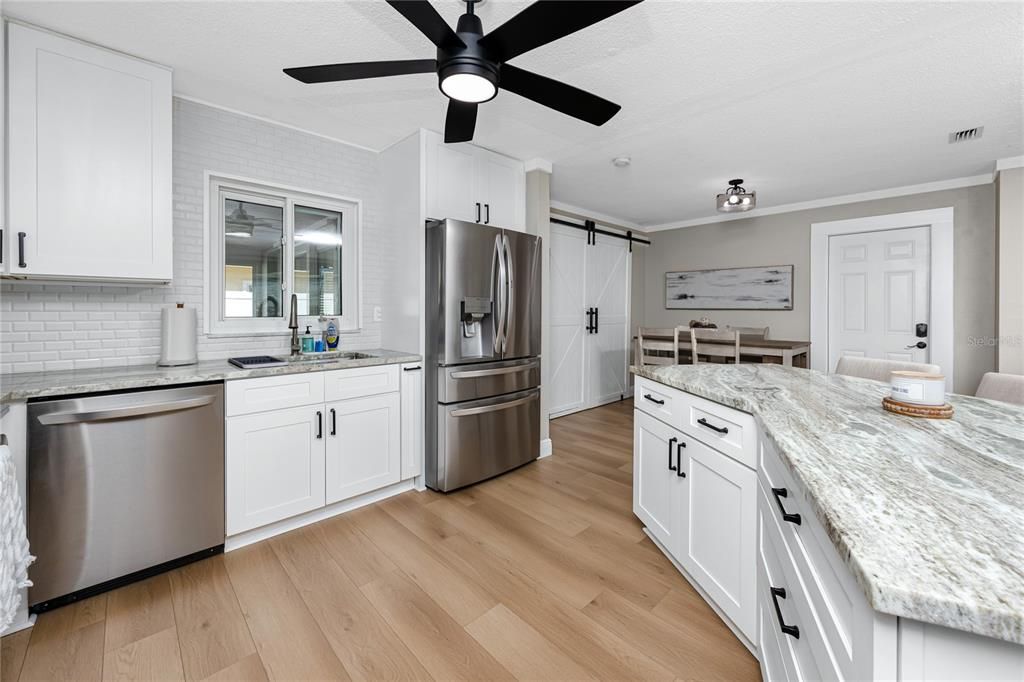 合同活跃: $459,900 (3 贝兹, 2 浴室, 1459 平方英尺)