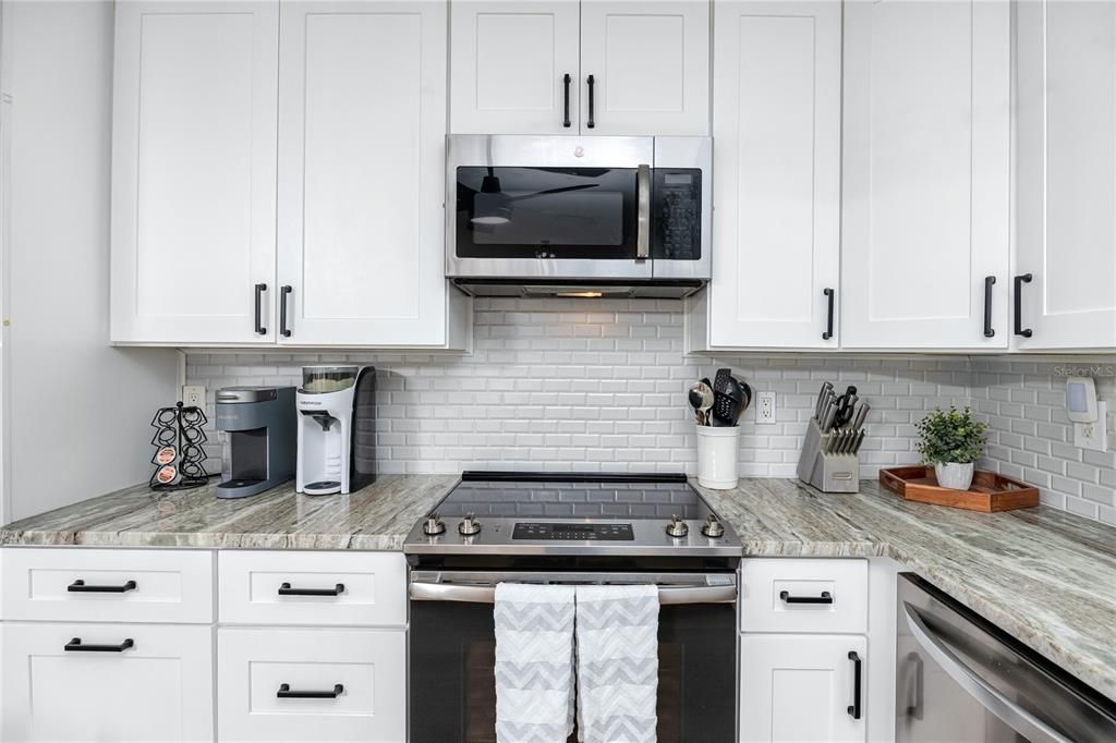 合同活跃: $459,900 (3 贝兹, 2 浴室, 1459 平方英尺)