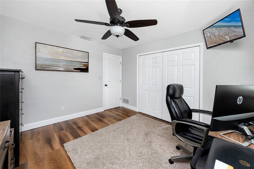 合同活跃: $459,900 (3 贝兹, 2 浴室, 1459 平方英尺)