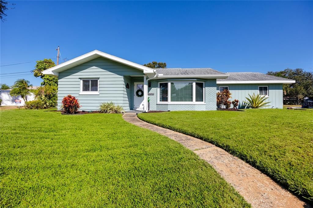 合同活跃: $459,900 (3 贝兹, 2 浴室, 1459 平方英尺)