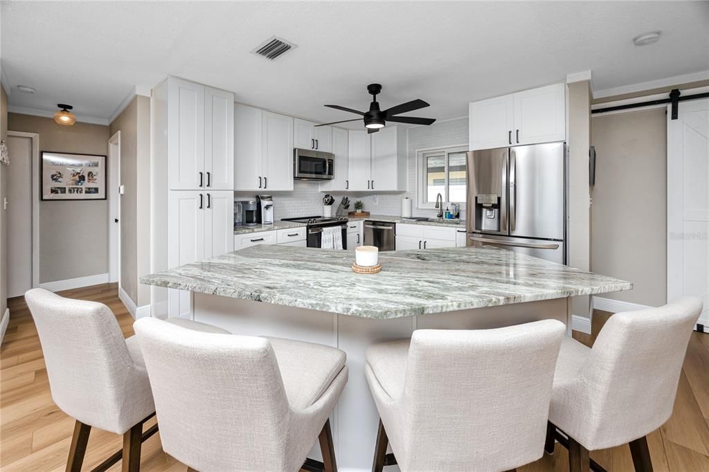 合同活跃: $459,900 (3 贝兹, 2 浴室, 1459 平方英尺)