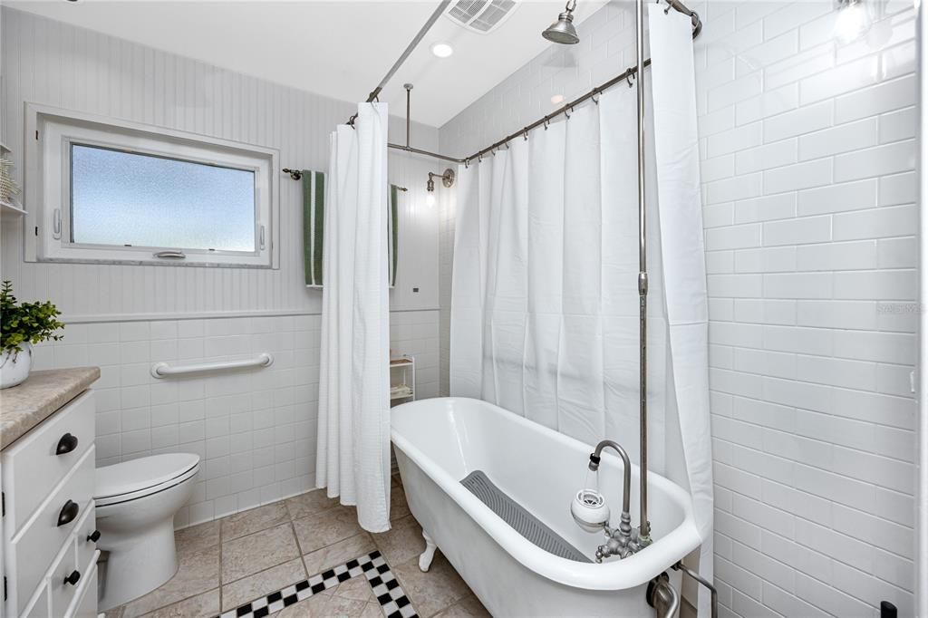 合同活跃: $459,900 (3 贝兹, 2 浴室, 1459 平方英尺)