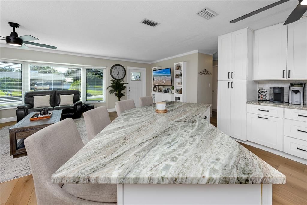 合同活跃: $459,900 (3 贝兹, 2 浴室, 1459 平方英尺)