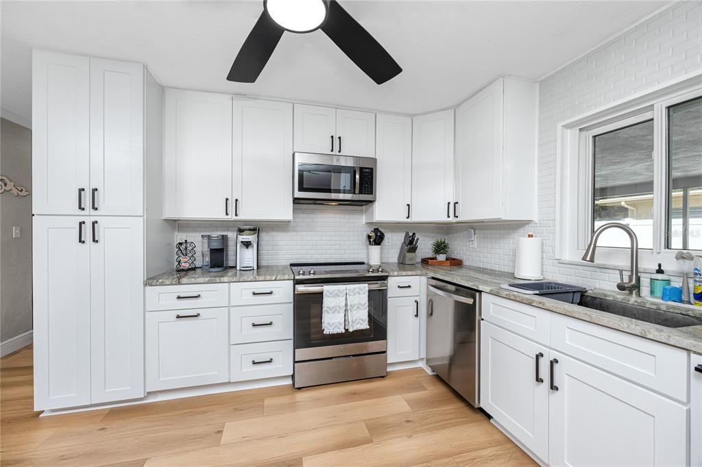 合同活跃: $459,900 (3 贝兹, 2 浴室, 1459 平方英尺)