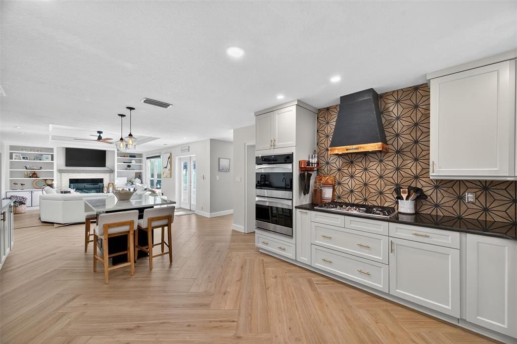 На продажу: $2,499,000 (4 спален, 4 ванн, 3699 Квадратных фут)