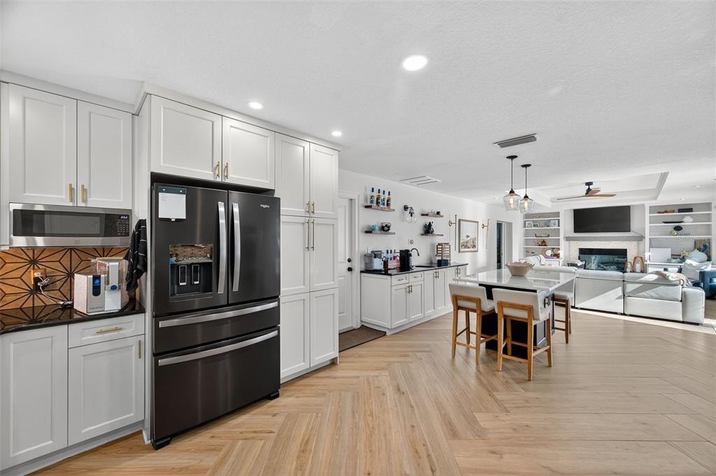 На продажу: $2,499,000 (4 спален, 4 ванн, 3699 Квадратных фут)