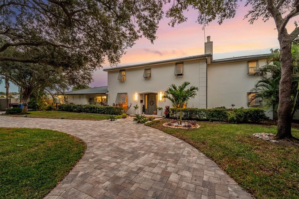 На продажу: $2,499,000 (4 спален, 4 ванн, 3699 Квадратных фут)