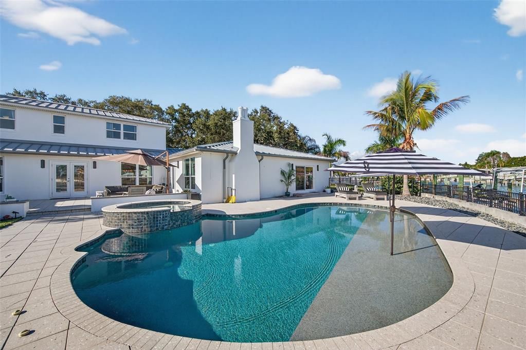 На продажу: $2,499,000 (4 спален, 4 ванн, 3699 Квадратных фут)