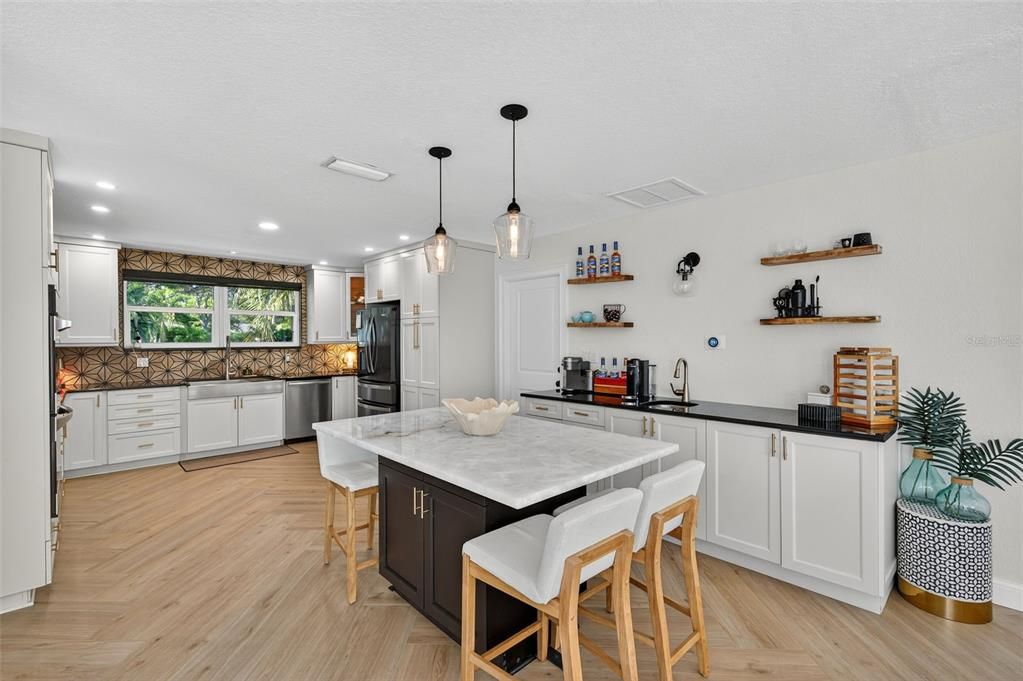 На продажу: $2,499,000 (4 спален, 4 ванн, 3699 Квадратных фут)