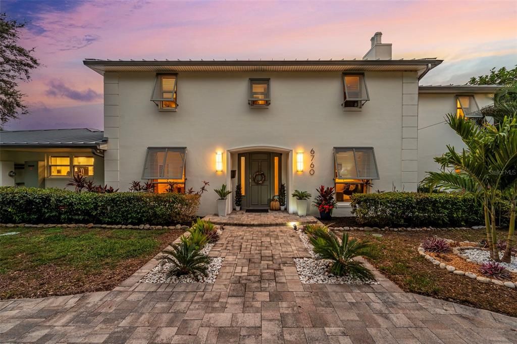 На продажу: $2,499,000 (4 спален, 4 ванн, 3699 Квадратных фут)