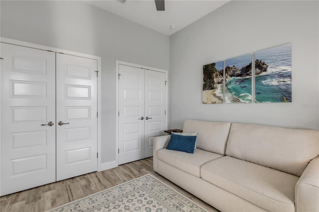 En Venta: $1,300,000 (4 camas, 2 baños, 2440 Pies cuadrados)