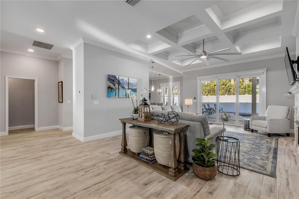 En Venta: $1,300,000 (4 camas, 2 baños, 2440 Pies cuadrados)