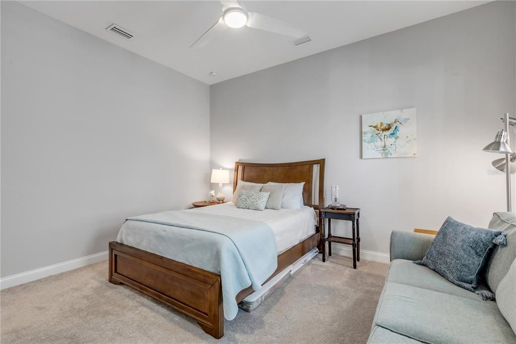 En Venta: $1,300,000 (4 camas, 2 baños, 2440 Pies cuadrados)