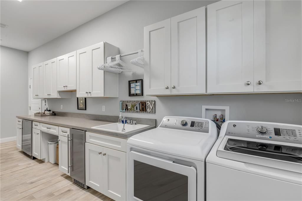 En Venta: $1,300,000 (4 camas, 2 baños, 2440 Pies cuadrados)