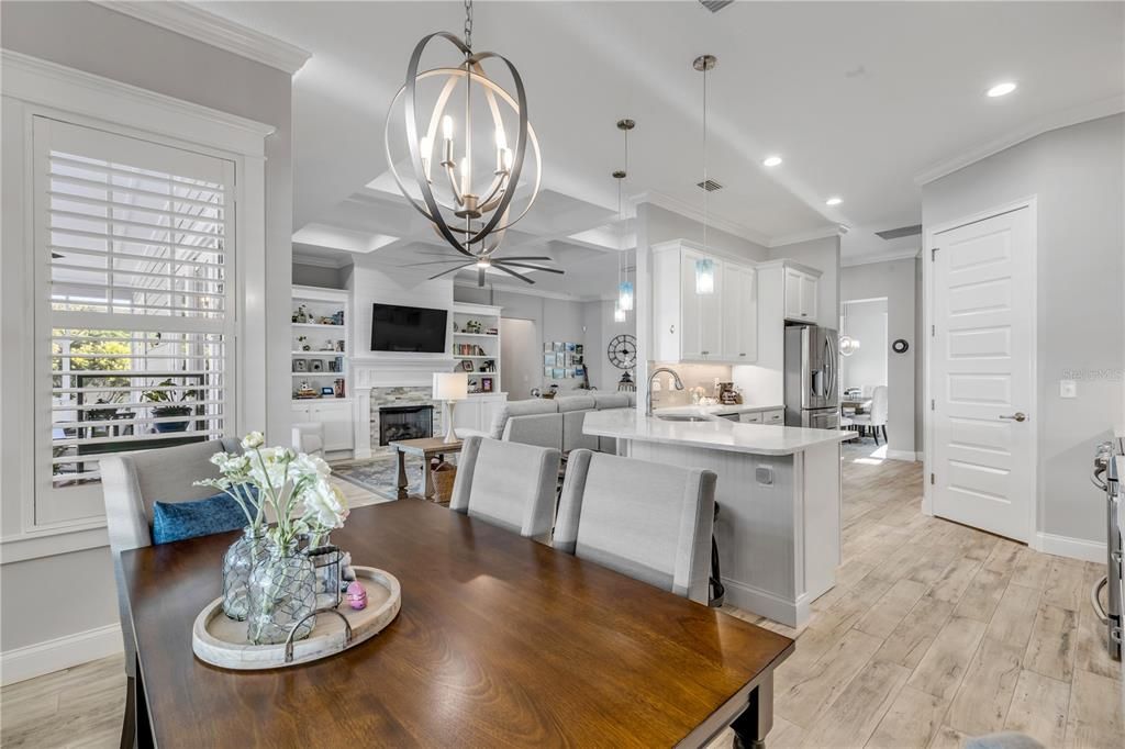 En Venta: $1,300,000 (4 camas, 2 baños, 2440 Pies cuadrados)