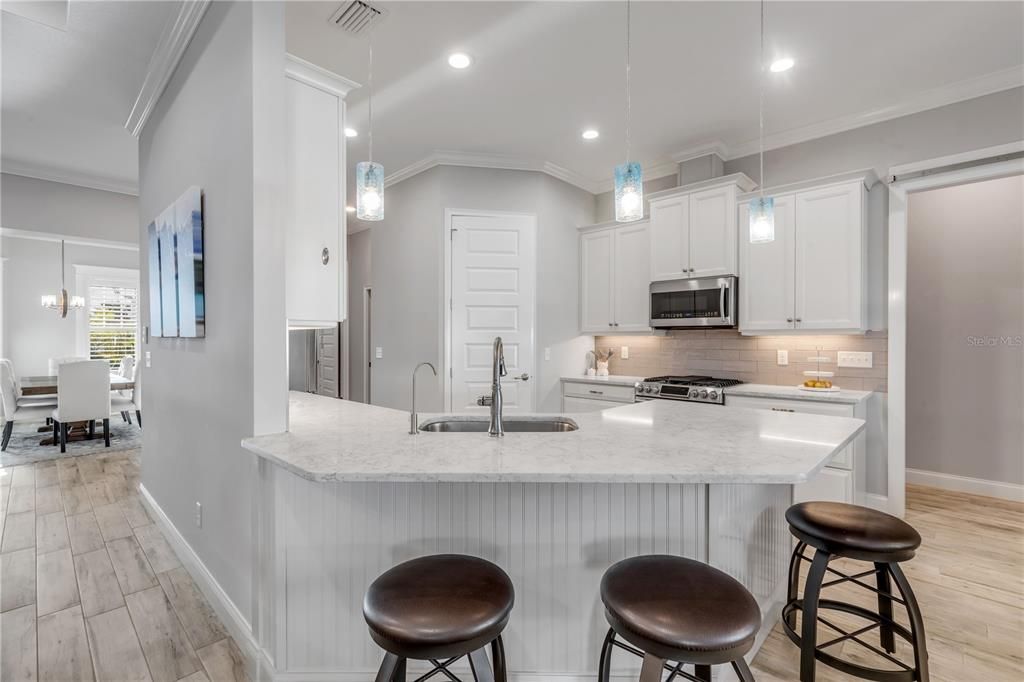 En Venta: $1,300,000 (4 camas, 2 baños, 2440 Pies cuadrados)