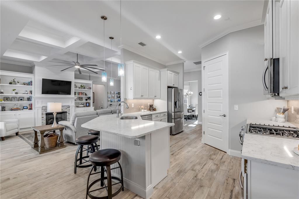 En Venta: $1,300,000 (4 camas, 2 baños, 2440 Pies cuadrados)