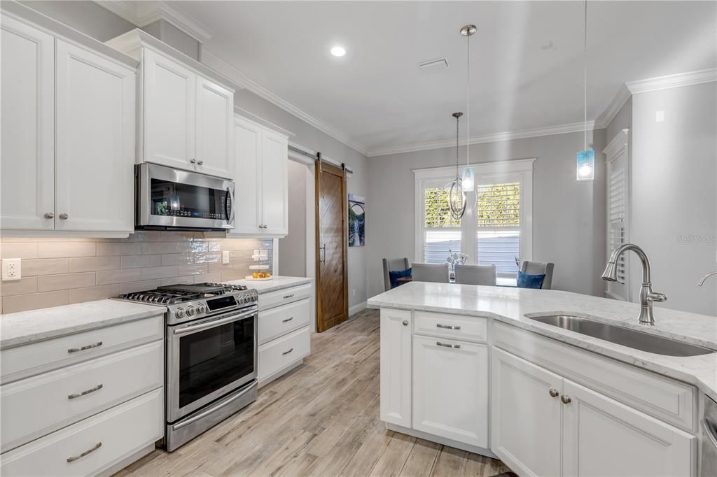 En Venta: $1,300,000 (4 camas, 2 baños, 2440 Pies cuadrados)