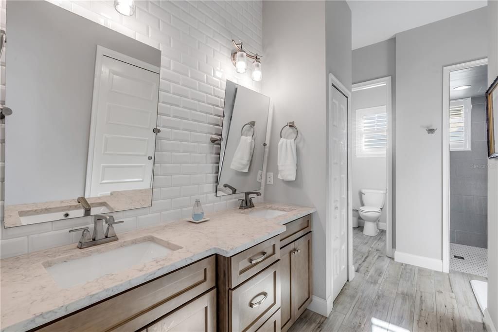 En Venta: $1,300,000 (4 camas, 2 baños, 2440 Pies cuadrados)