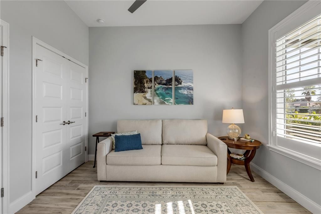 En Venta: $1,300,000 (4 camas, 2 baños, 2440 Pies cuadrados)