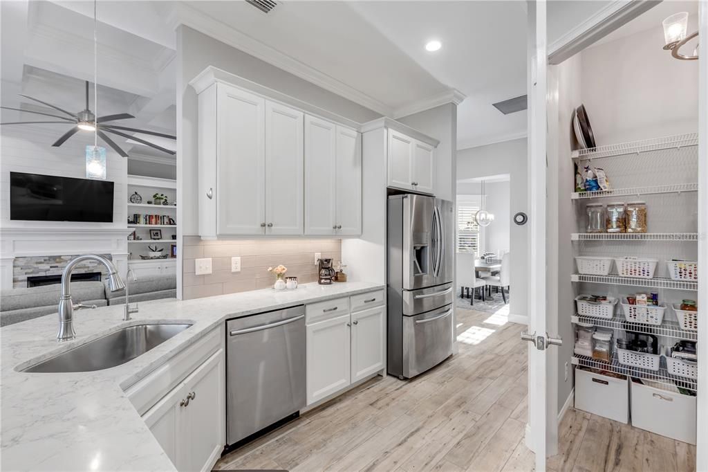 En Venta: $1,300,000 (4 camas, 2 baños, 2440 Pies cuadrados)