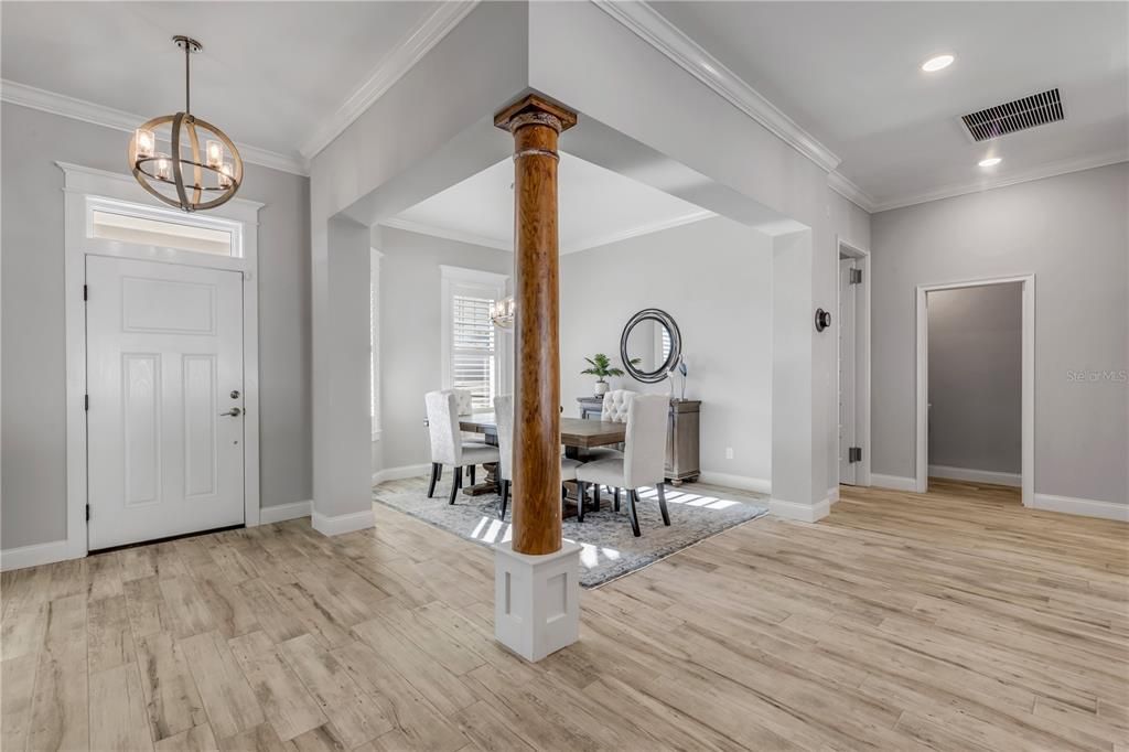 En Venta: $1,300,000 (4 camas, 2 baños, 2440 Pies cuadrados)